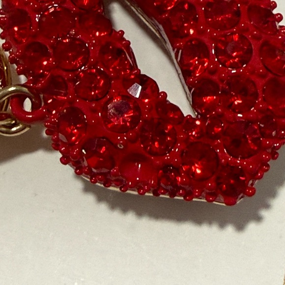 True to form rhinestone lips and gold tone frog prince handbag charm New - Picture 4 of 4